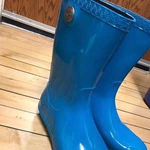 UGG rain boots size 6